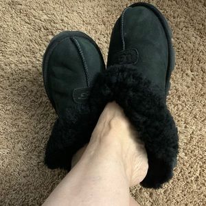 UGG Shearling Slippers/Black